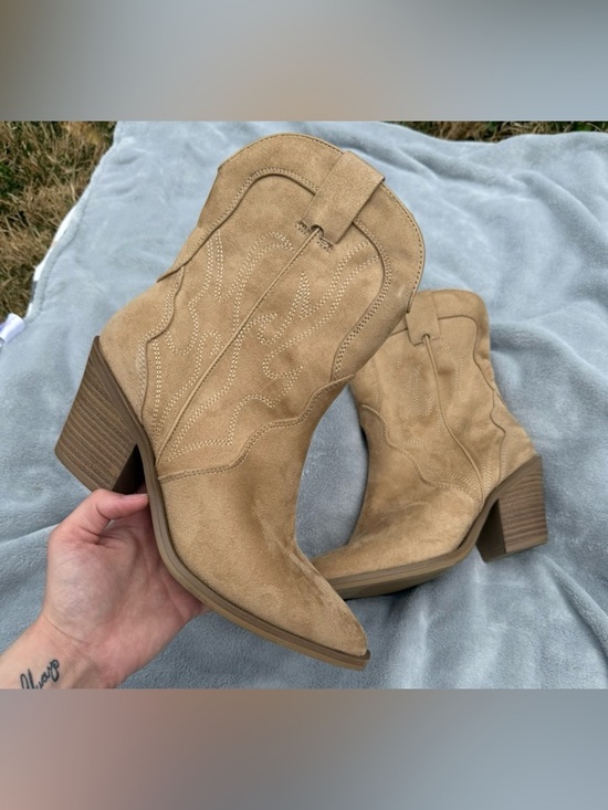 Universal Thread Shoes - Universal Thread Tan Suede Western-Style Ankle Boots